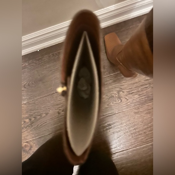 Brand new never worn with dust bag Burberry boots - Picture 7 of 9